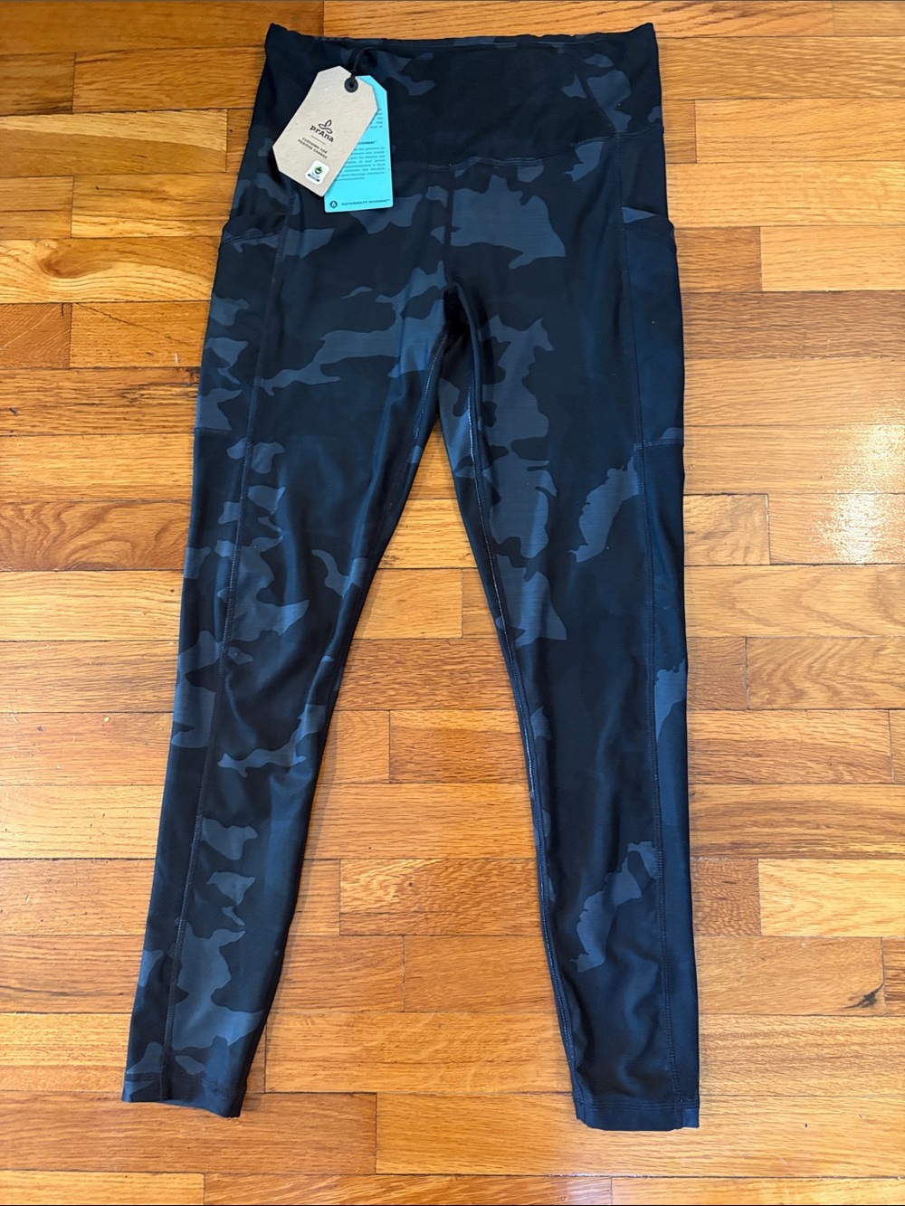 NWT Prana Electa Legging II in Dark Camo Print - Size Medium